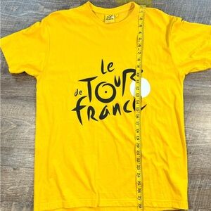 Le Tour de France Vintage Yellow Gold T-shirt. Graphic of Logo  outdoor